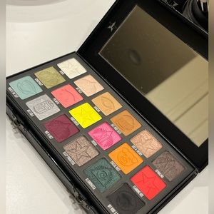 Jeffree Star Conspiracy Palette